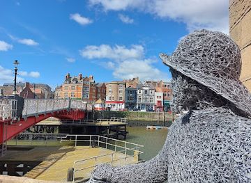united-kingdom/whitby/landmark/whitby-swing-bridge
