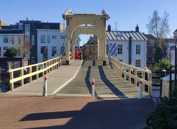 netherlands/leiden/attraction/rembrandt-herdenkingsplaquette