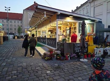 hungary/vac/attraction/varoshaza-park