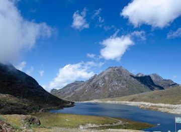 india/arunachal-pradesh/attraction/sela-lake