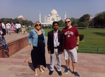 india/agra/attraction/incredible-india-tourist-guide-agra