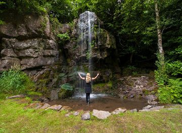 ireland/kilkenny/attraction/kilfane-glen-waterfall