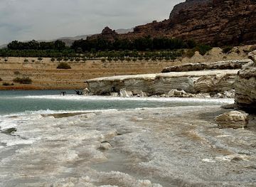 jordan/ma-in-hot-springs/attraction/shat-al-malh-aw-jazeera-al-malh