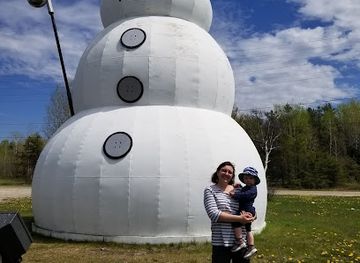 canada/northern-ontario/attraction/world-s-largest-snowman