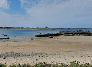 guernsey/st-sampson/attraction/chouet-bay