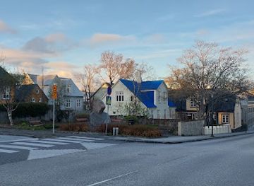 iceland/reykjavik-capital-area/attraction/kyiv-square