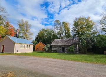 vermont/champlain-valley/attraction/hyde-log-cabin-schoolhouse