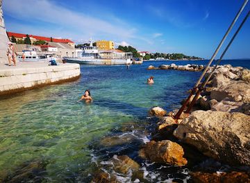 croatia/zadar/attraction/statue-of-spiro-brusina