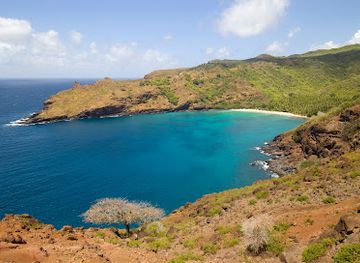 french-polynesia/marquesas-islands/attraction/hanatekuua-beach