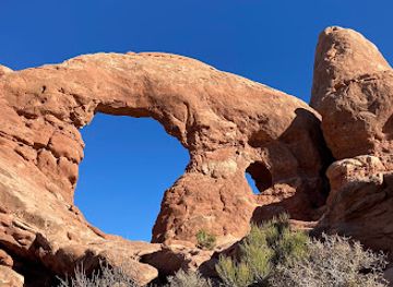 utah/arches-national-park/attraction/window-arch