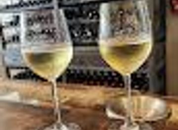 texas/enchanted-rock-state-natural-area/attraction/cross-mountain-vineyard-tasting-room