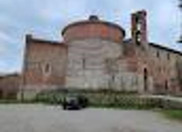 italy/siena/attraction/spada-nella-roccia-di-san-galgano