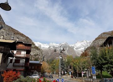italy/courmayeur/attraction/vallee-blanche-traversata-monte-bianco