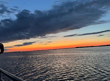 wisconsin/oshkosh/attraction/ontheloos-cruise