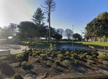 chile/puerto-varas/attraction/plaza-de-llanquihue