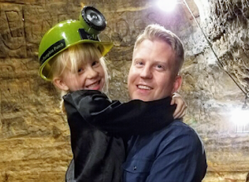 nebraska/lincoln/university-place/attraction/robber-s-cave-tours