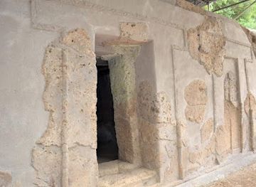 italy/maremma/attraction/necropoli-pian-di-mola