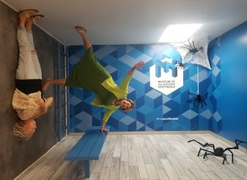 arizona/scottsdale/attraction/museum-of-illusions-scottsdale