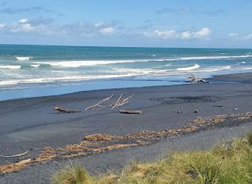 new-zealand/taranaki/attraction/awakino-beach