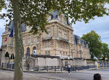 france/versailles/attraction/la-marechalerie-centre-d-art-contemporain