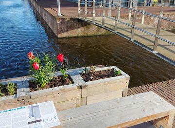 netherlands/delft/attraction/quay-wall-garden-delft