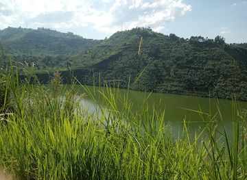 uganda/western-region/attraction/nyungu-crater-lake