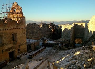 slovakia/horna-nitra/attraction/uhrovec-castle