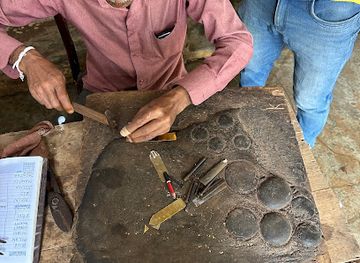 sri-lanka/minneriya-national-park/attraction/handyman-sigiriya