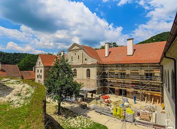 slovakia/banska-bystrica-region/attraction/slovenske-narodne-muzeum-muzeum-babkarskych-kultur-a-hraciek-hrad-modry-kamen