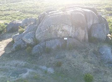 portugal/serra-do-montemuro/attraction/penedo-da-moura-de-colo-de-pito