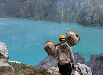 indonesia/east-java/attraction/blue-flames-ijen