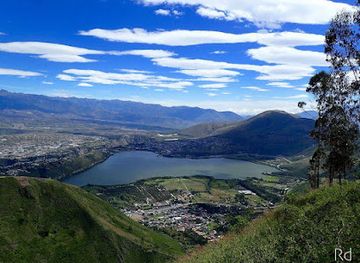 ecuador/otavalo/attraction/mirador-de-laguna-de-yahuarcocha