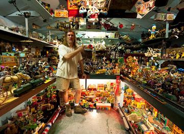 kentucky/mississippi-plateau/attraction/apple-valley-hillbilly-garden-and-toyland