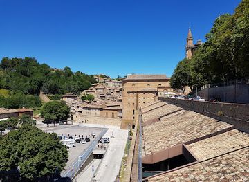 italy/urbino/attraction/urbino-viewpoint