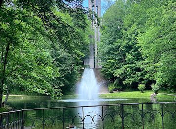 indiana/the-lakes-region/attraction/holcomb-gardens