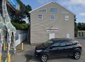 west-virginia/huntington/attraction/pink-and-green-giraffe