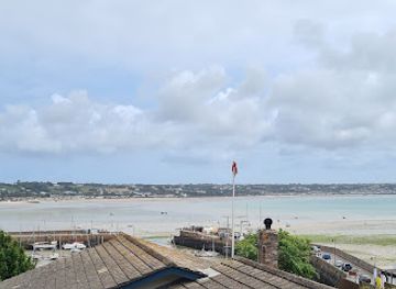 jersey/la-corbiere-lighthouse/attraction/st-aubin-s-harbour