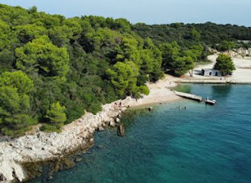 croatia/pula/attraction/small-beach-and-the-stone-wall-a-m