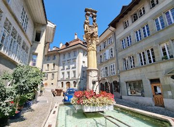 switzerland/fribourg/attraction/place-du-petit-saint-jean