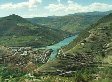 portugal/douro-valley/attraction/miradouro-aldeia-vinhateira-de-provesende