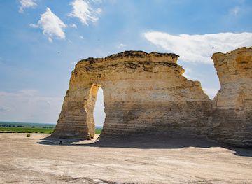 kansas/sappa-park/attraction/monument-rocks