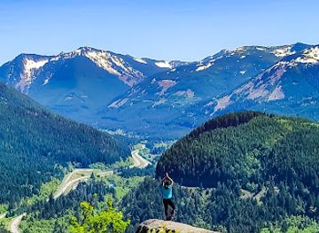 washington/snoqualmie-pass/attraction/dirty-harry-s-balcony