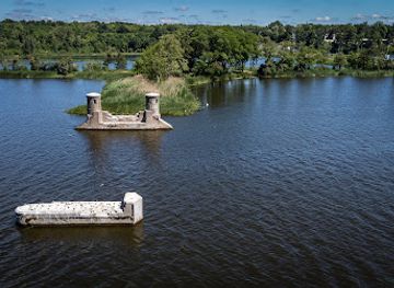 poland/zegrze-reservoir/attraction/ruiny-podpor-przedwojennego-mostu-w-zegrzu-2