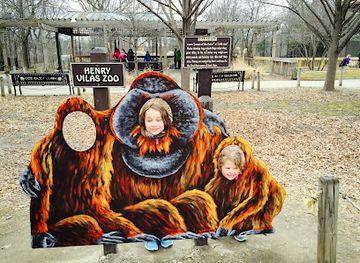 wisconsin/madison/attraction/henry-vilas-zoo