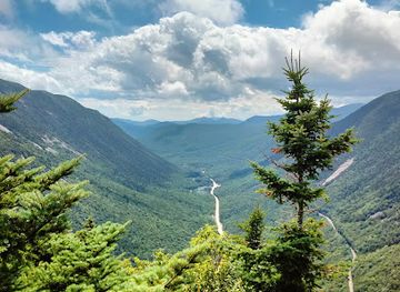new-hampshire/white-mountains-national-forest/attraction/amc-highland-center-at-crawford-notch