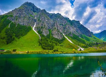 pakistan/ladakh/attraction/crystal-lake