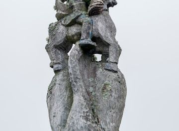 lithuania/trakai-island-castle/attraction/paminklas-sv-jurgiui-vytauto-didziojo-kelias