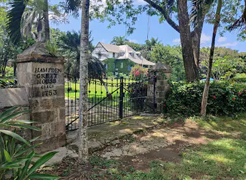 Hampden Sugar Estate - Tour Parking