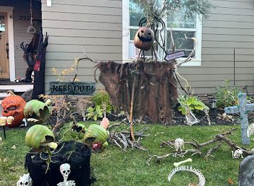 oregon/cascade-lakes-scenic-byway/attraction/bend-halloween-alley