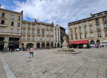 france/bordeaux/attraction/place-du-parlement